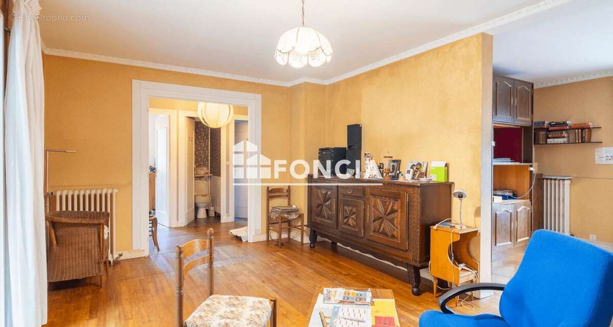 Maison à CHAMPCEVINEL