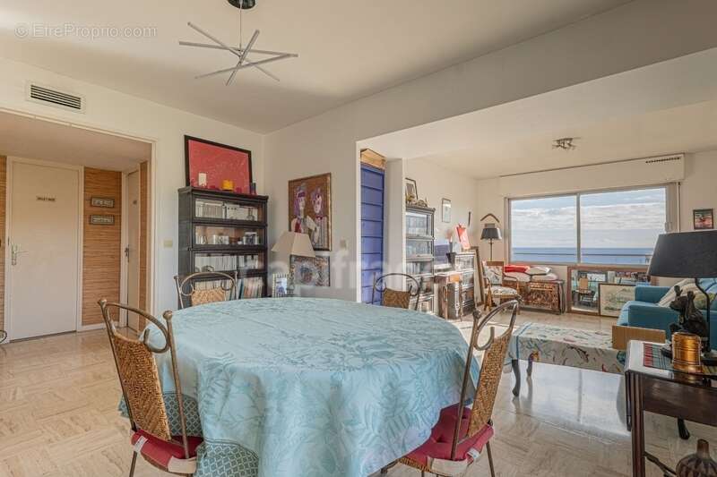 Appartement à SAINT-LAURENT-DU-VAR