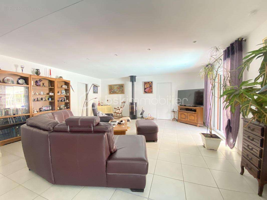 A SAISIR : Maison familiale 4 chambres, 3 salles d'eau, piscine et sauna - photo 5