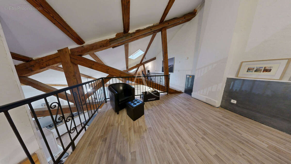 Proche Narbonne à 10 min, Appartement type loft 129m²  2 Chambres+ 1 bureau - photo 4