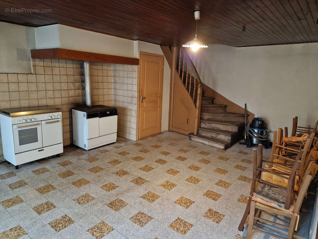 Maison à MURAT-SUR-VEBRE