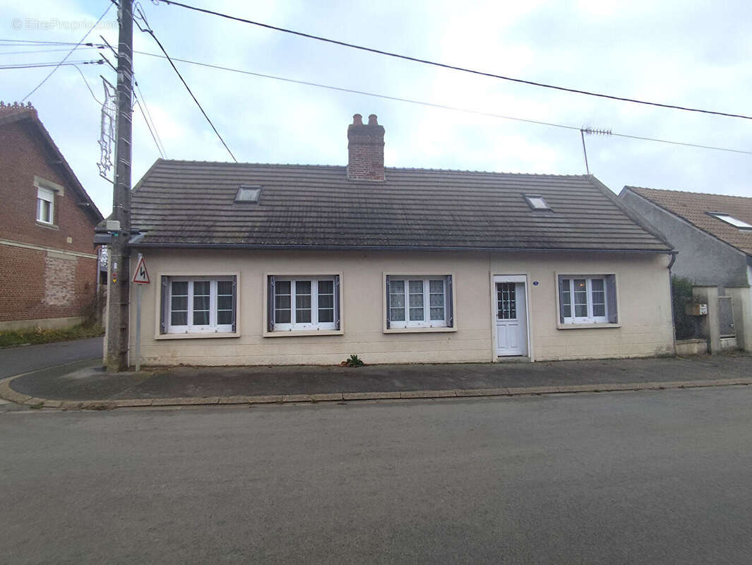 Maison à BEAULIEU-LES-FONTAINES