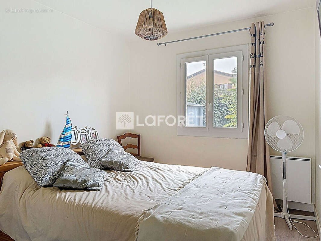 Maison à SAINT-ETIENNE-SUR-CHALARONNE