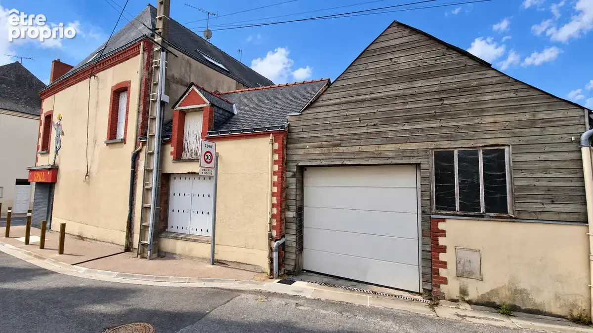 Renazé   immeuble 221 m2 au cœur de la ville   local commercial, habitation et garage - photo 2