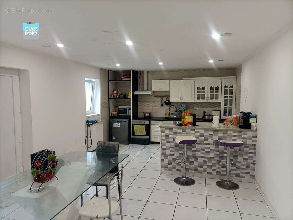 A LUGNY PROCHE MACON EN BOURGOGNE MAISON 9 PIECES DE 260 M² - Maison à LUGNY