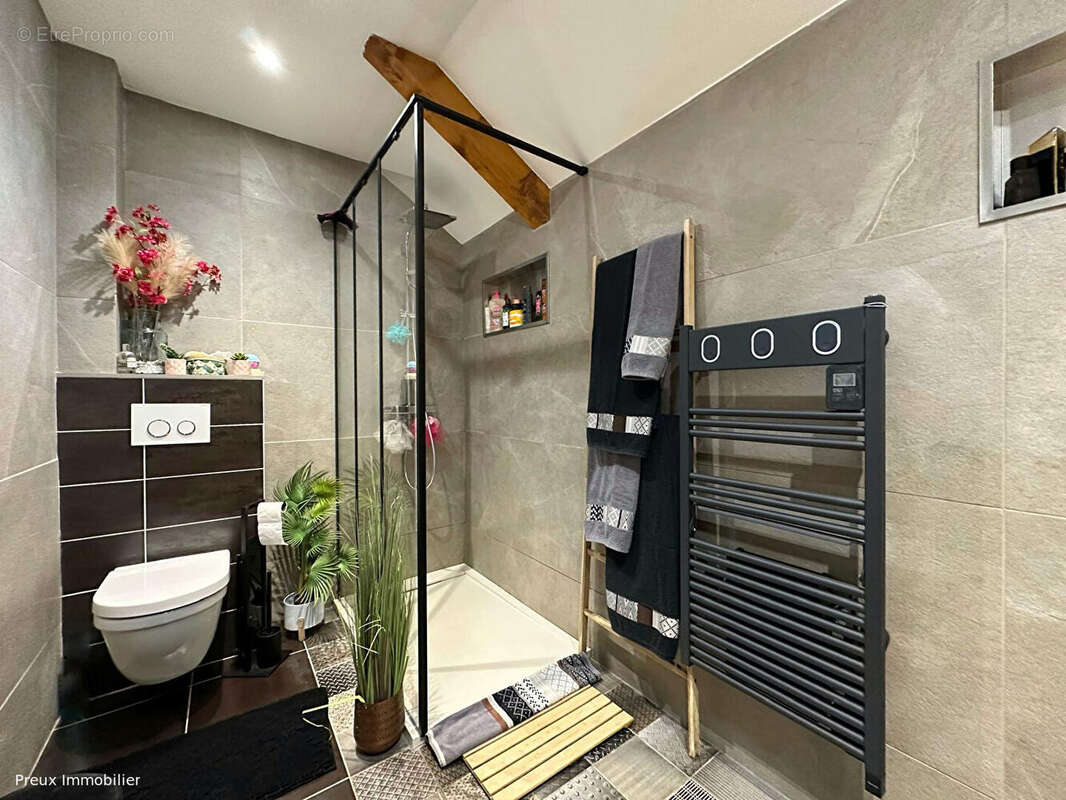 Maison à SAINT-PIERRE-EN-FAUCIGNY