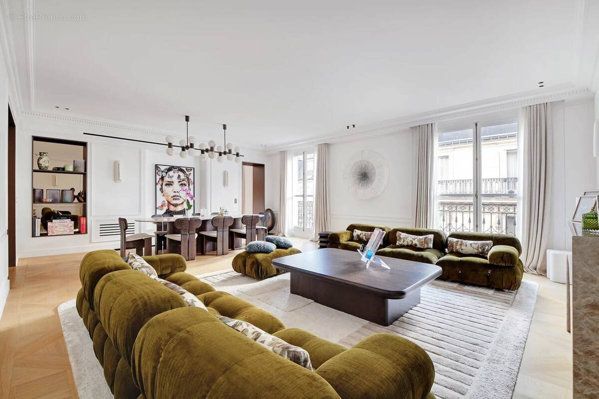 Appartement à PARIS-16E