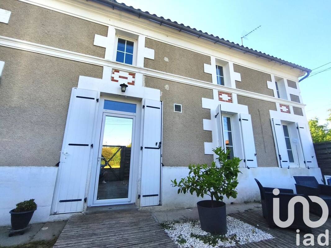 Photo 1 - Maison à MONTLIEU-LA-GARDE