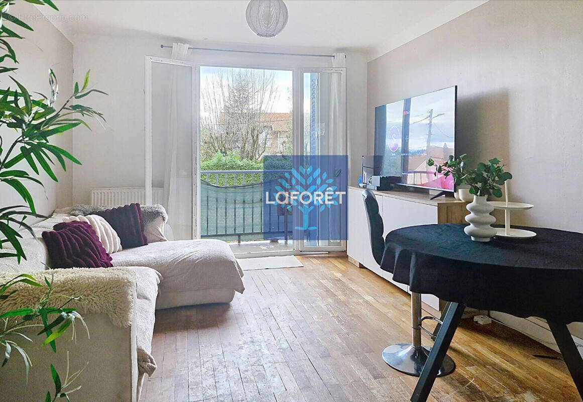 Appartement à SAINT-GENIS-LAVAL