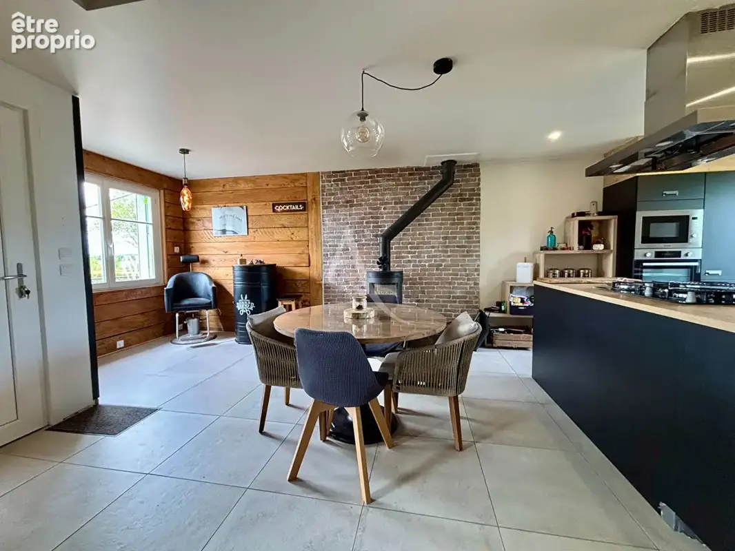 Maison rénovée avec sous-sol et dépendances - photo 4