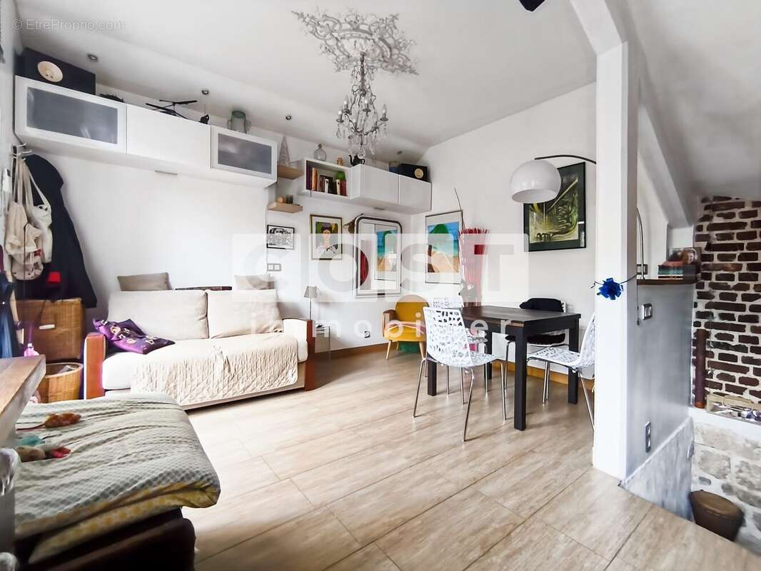 Maison à COURBEVOIE