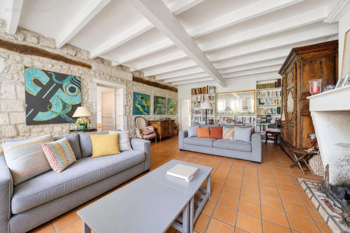 Maison de 8 pièces de 270 m² à Sainte-Gemme - photo 3