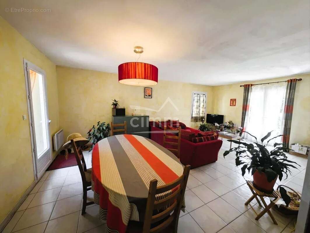 Maison T5 avec Jardin 1035 m² - photo 3