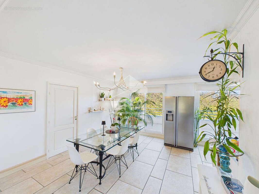 Appartement à ONET-LE-CHATEAU