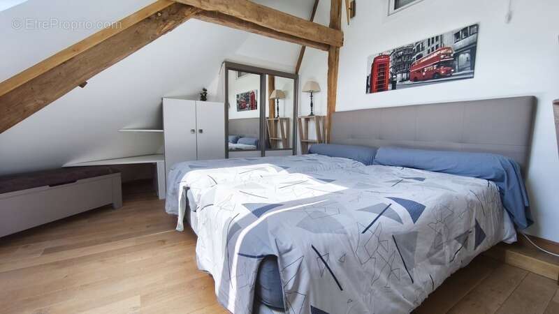 A 20 KMS de Fécamp. Ensemble immobilier comprenant 2 habitations (303 m²);1 piscine; triple garage; Terrain 5215 m² - photo 17