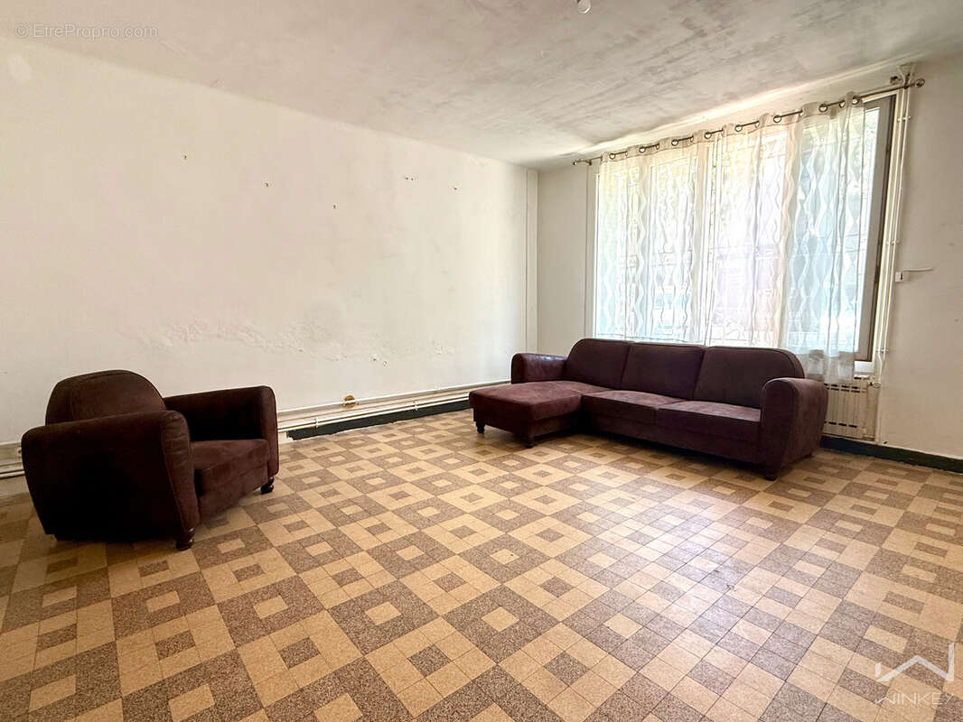 Nathalie sinard vous présente cette maison de ville indépendante à valréas   3 chambres   fort potentiel d'amé - photo 3