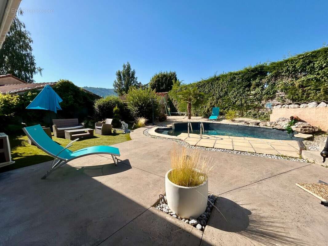 Maison à SAINT-JEAN-DE-MUZOLS