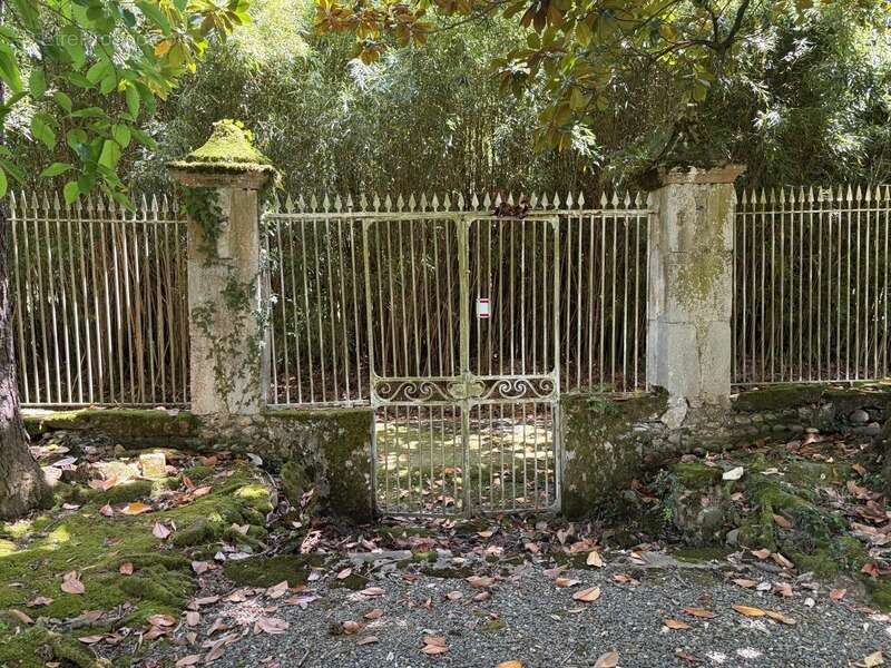 Gers(32), TRES BEAU CHATEAU DE FAMILLE 45HA avec dependances, un peu caché, en position dominante, une belle histoire - photo 54