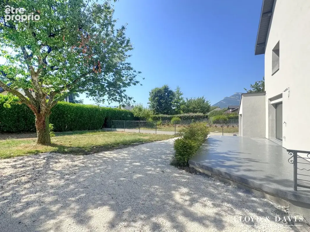 Appartement à CHALLES-LES-EAUX