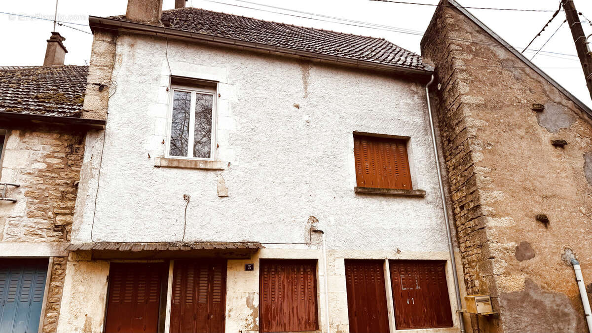 Maison de village à vendre à DORNECY au prix de 40 000 € frais d'agence inclus au sein de votre agence EXPERTI - photo 2