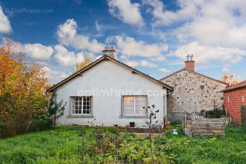 Maison à MAGNAC-LAVAL