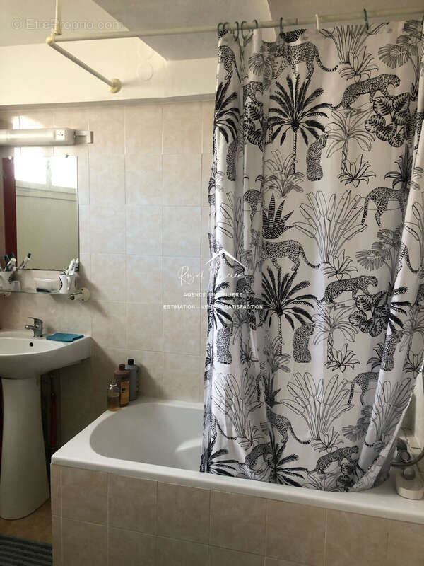 Salle de bains - Maison à DESCARTES