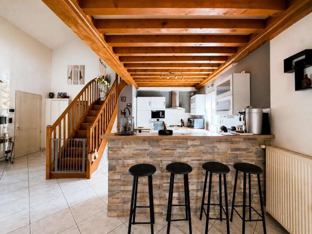 Maison de 7 pièces de 180 m² à Jassans-Riottier - photo 12