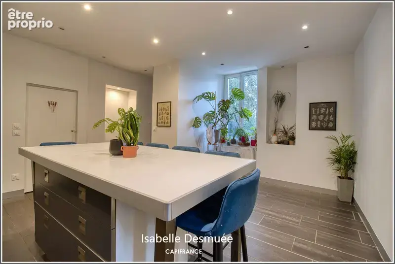 Maison familiale 4 chambres avec cour et stationnement – Proche gare – Tullins - photo 2