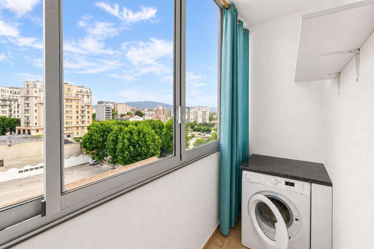 Appartement à MARSEILLE-4E