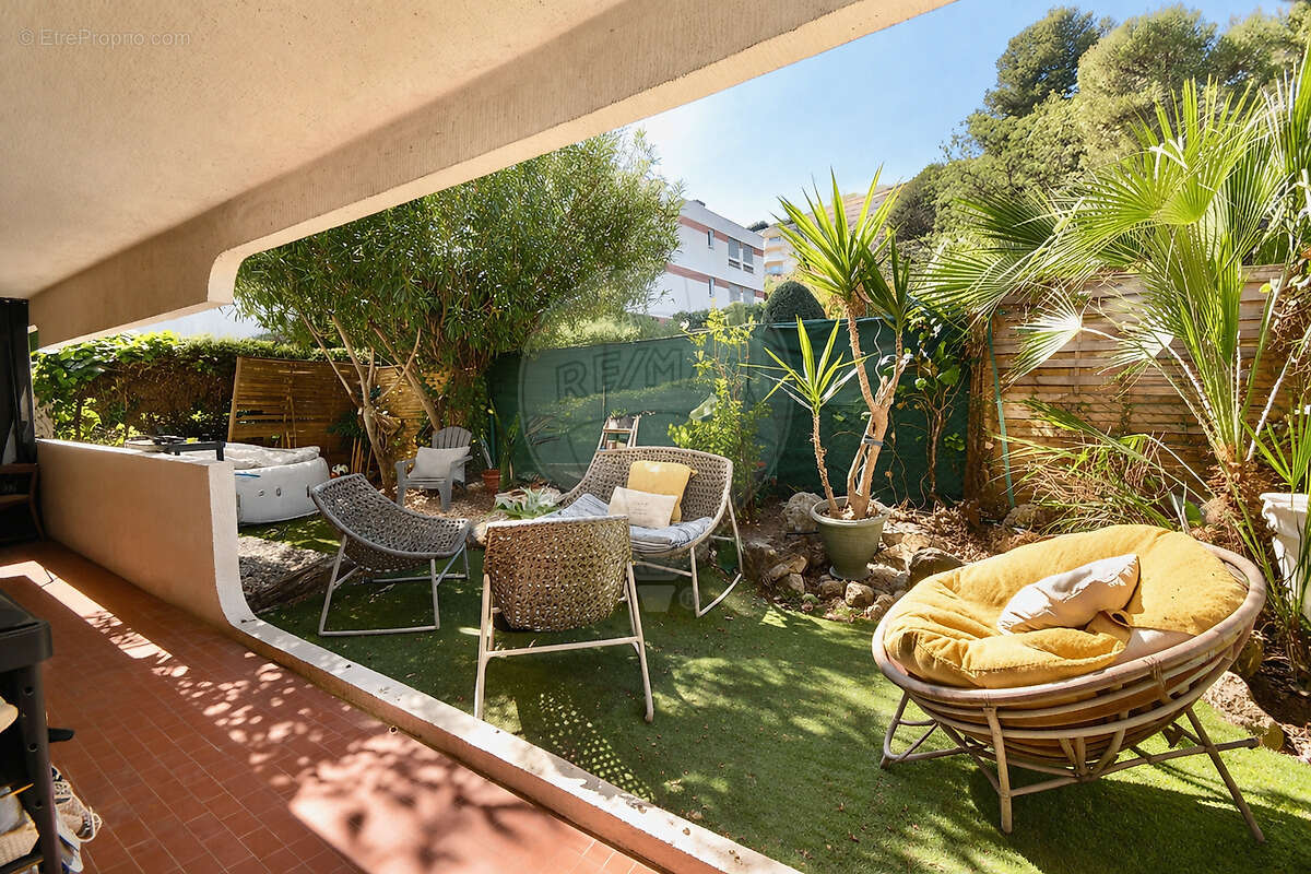 Appartement à SAINT-LAURENT-DU-VAR