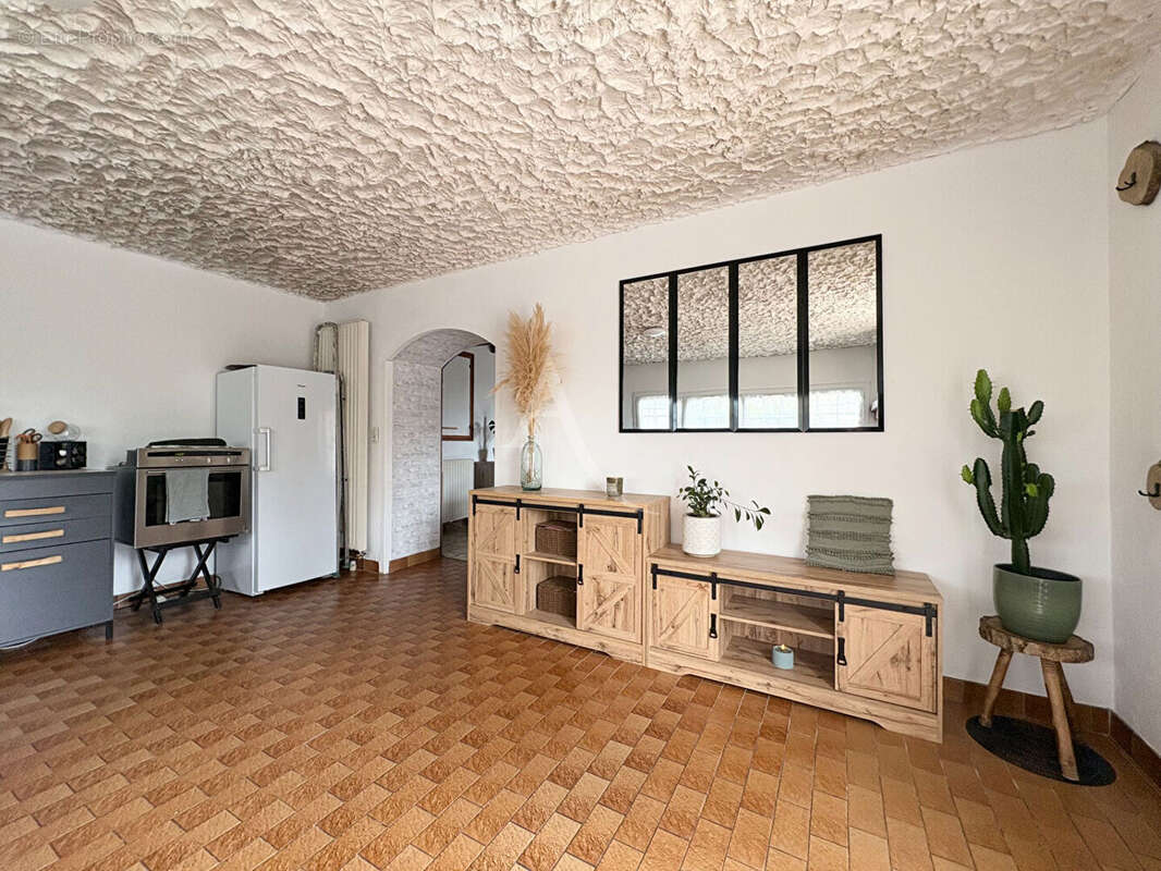 Maison 6 pièces - 4 chambres  - NALLIERS - photo 4