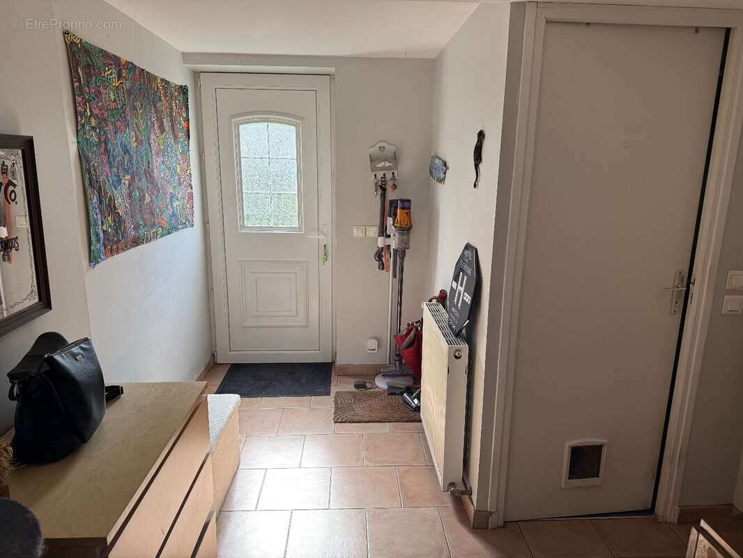 Maison familiale de 165 m² avec jardin, 5 chambres et revenus photovoltaïques  Le Gond-Pontouvre - photo 10