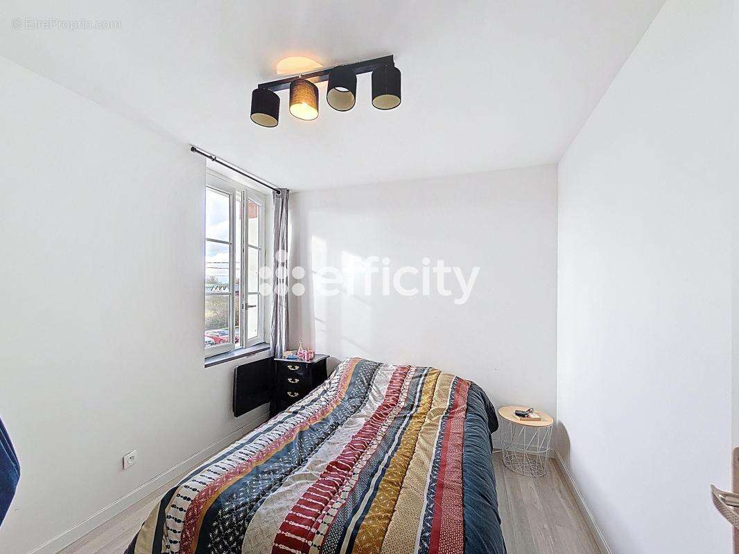 Appartement à NAZELLES-NEGRON