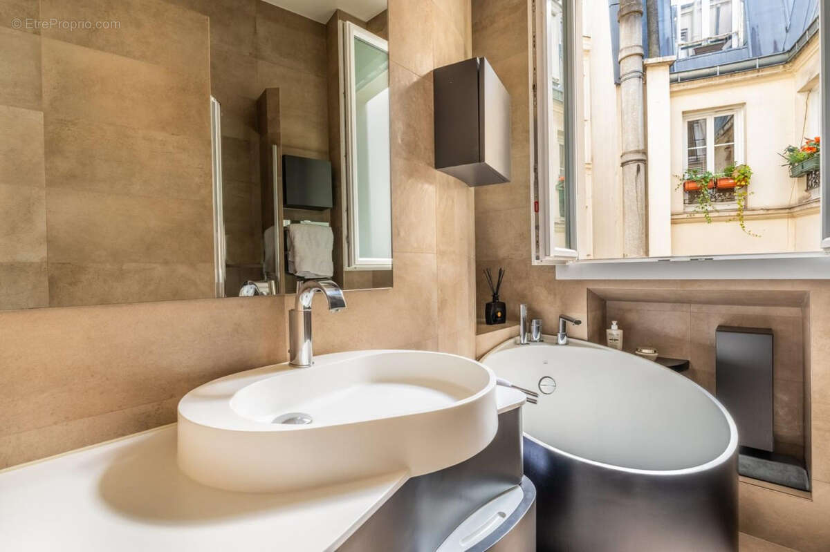 Appartement à PARIS-17E