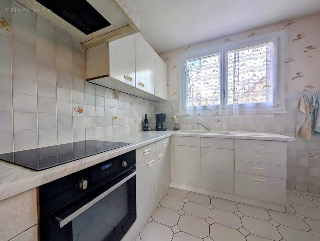 Appartement à LES CLAYES-SOUS-BOIS