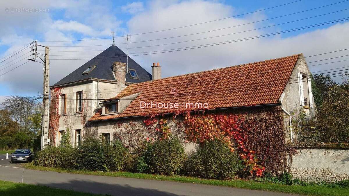 Maison à COURTEMPIERRE