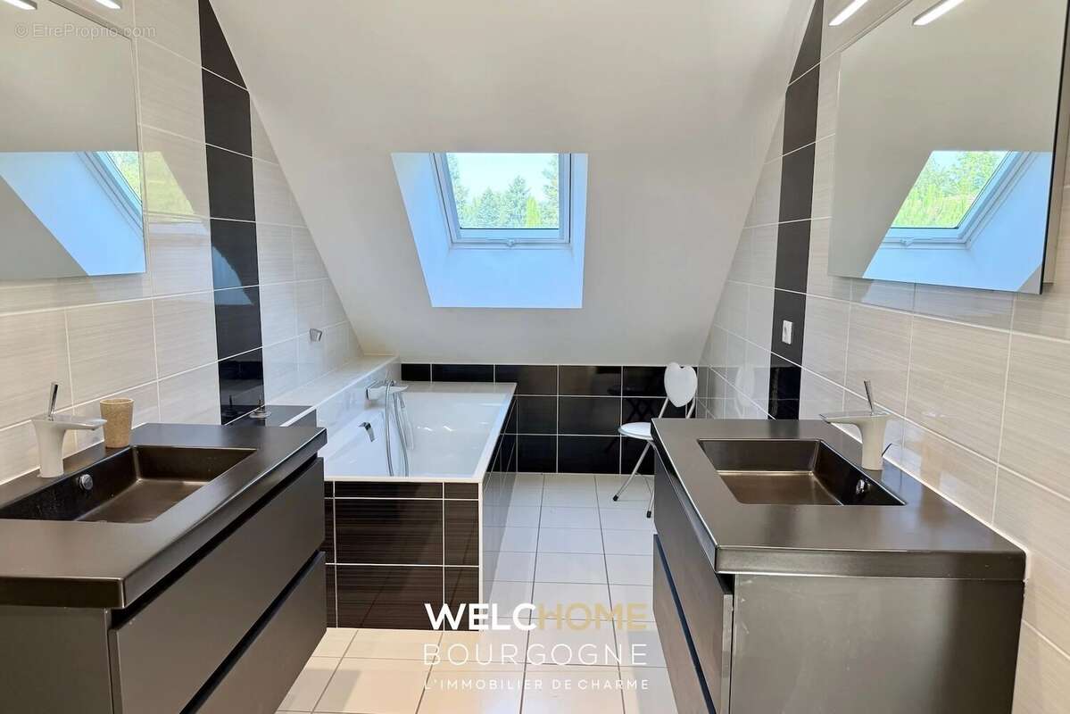 Maison à DRACY-LE-FORT