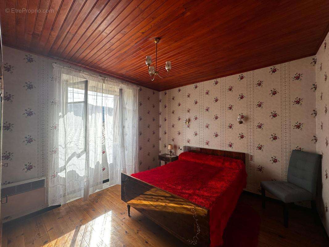 Maison à COUSTAUSSA