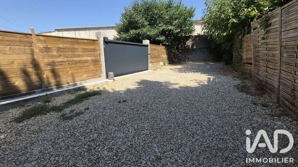 Maison 118 m² à Castillon-La-Bataille  - photo 9