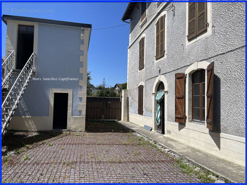 Pau (64) Maison à vendre 8 pièces 238 m2 +250 m2 de dépendances aménageables sur 758 m2 de terrain - photo 3