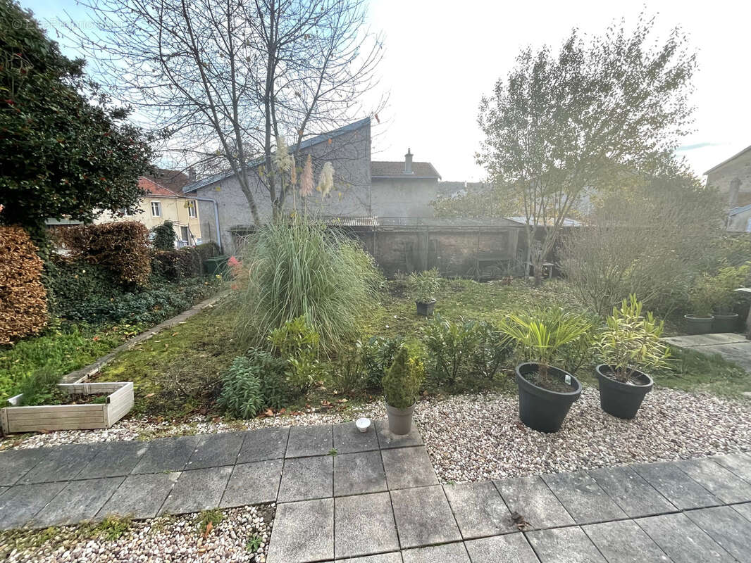 Appartement à LAY-SAINT-CHRISTOPHE