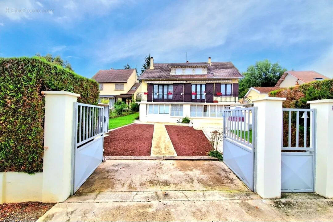 Maison à CRECY-LA-CHAPELLE