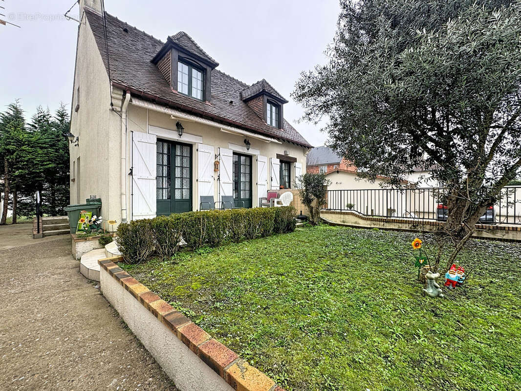 Maison à PARAY-VIEILLE-POSTE