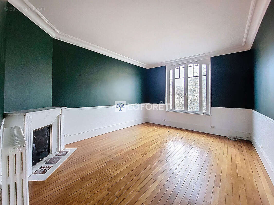 Appartement à LA FERE