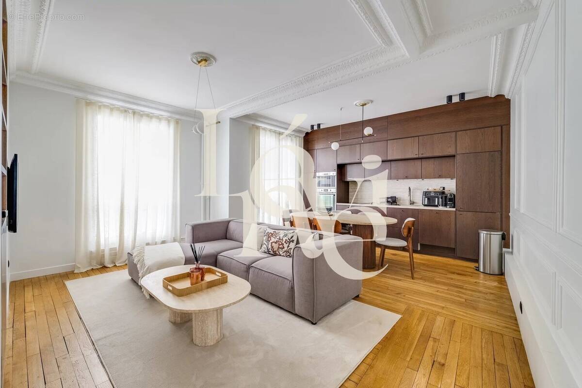 Appartement à PARIS-16E