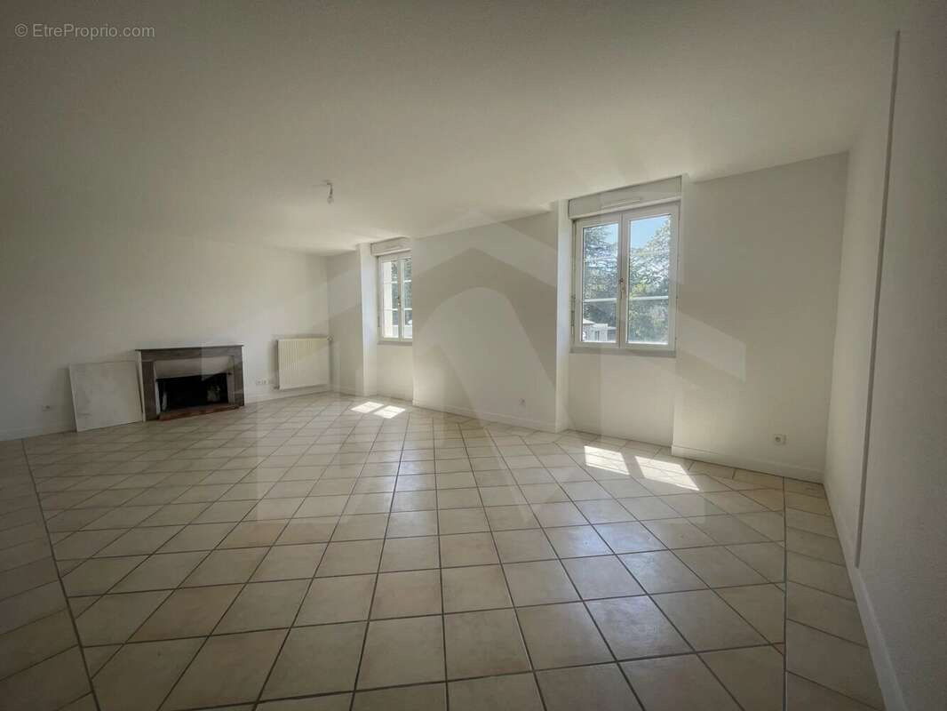 Appartement à POISAT