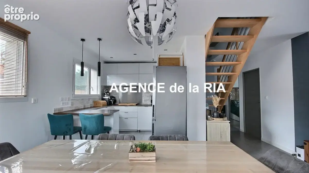 Maison de 2015, 3 chambres et un bureau - photo 2