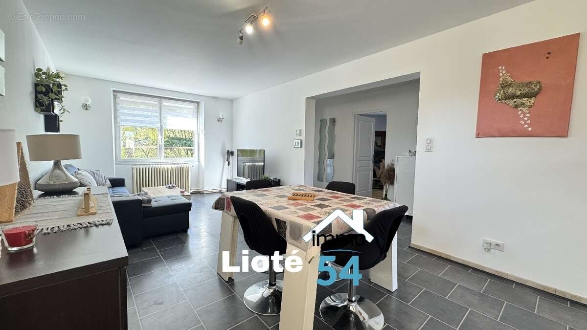 Maison à ROSIERES-AUX-SALINES