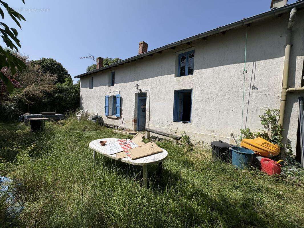Terrain à SAINT-ROMAIN-LE-PUY