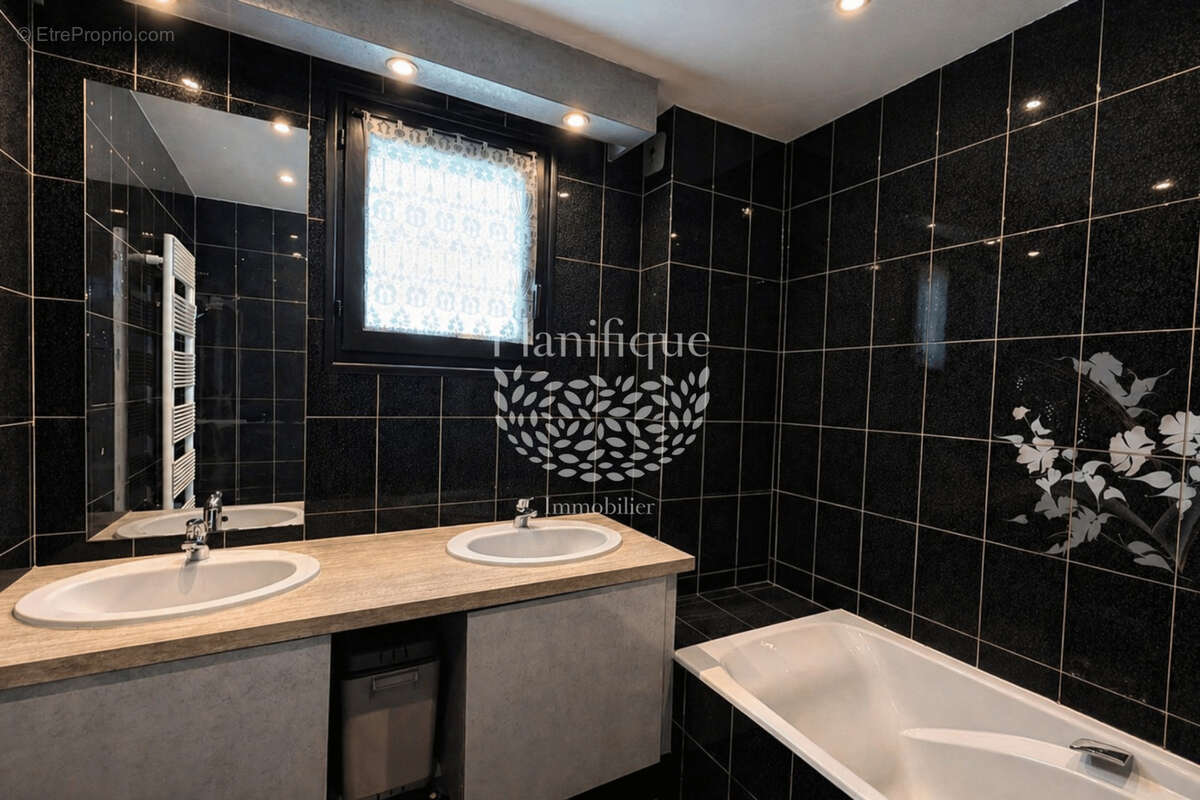 Appartement à SAINT-JULIEN-EN-GENEVOIS